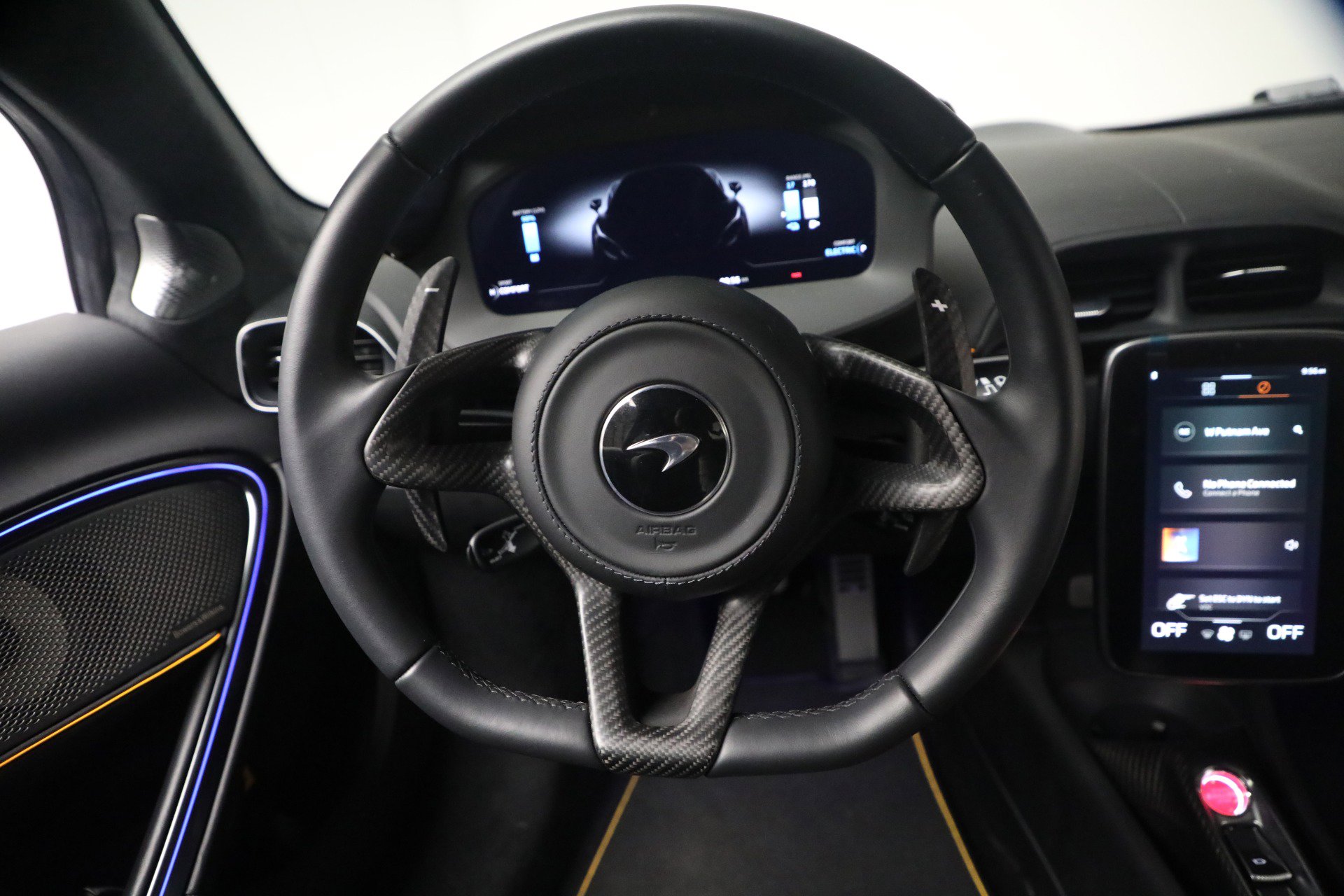 Used 2024 McLaren Artura image 27