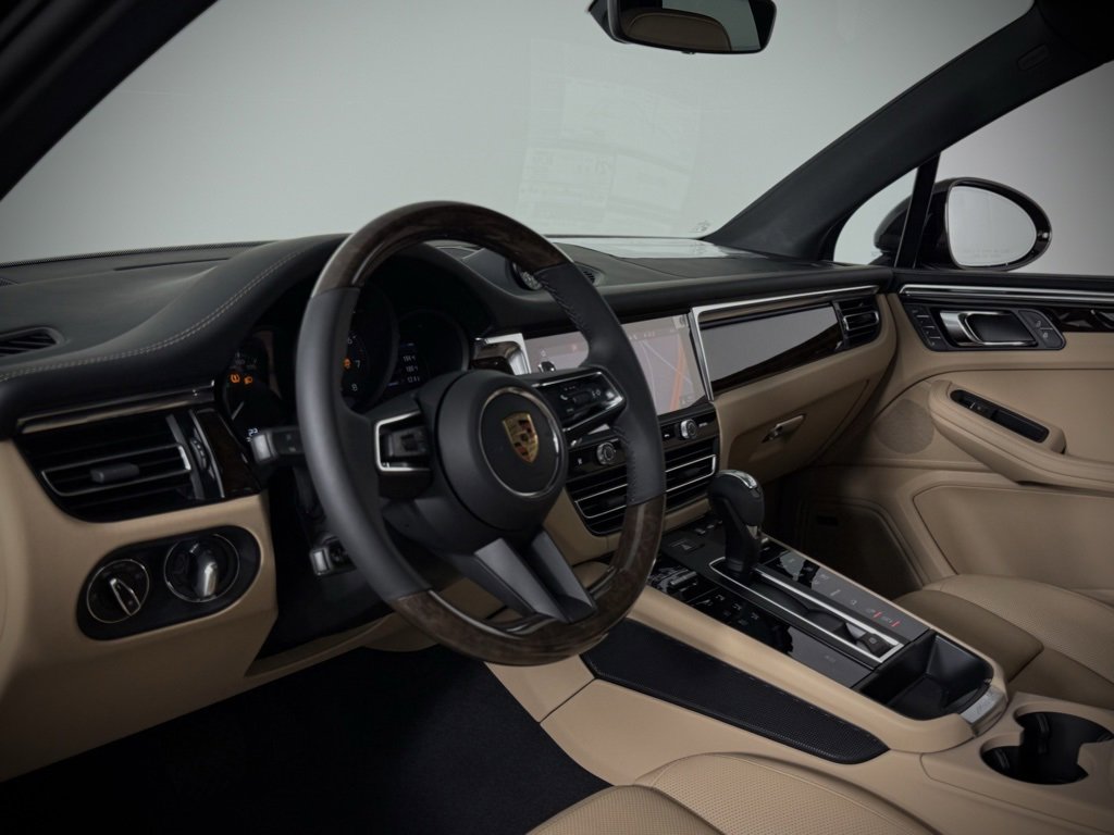 New 2025 Porsche Macan image 4
