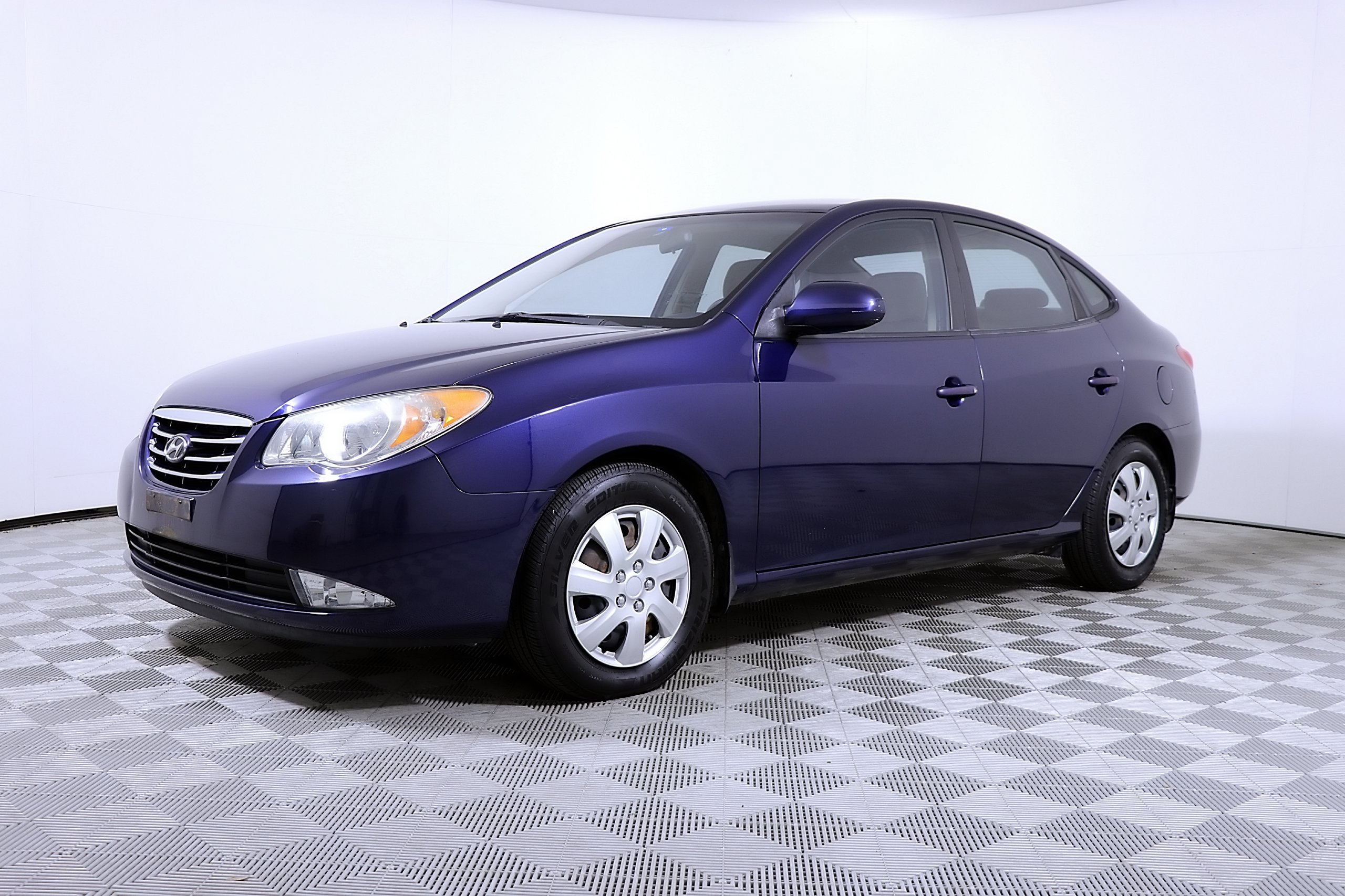Used 2010 Hyundai Elantra GLS FWD image 2