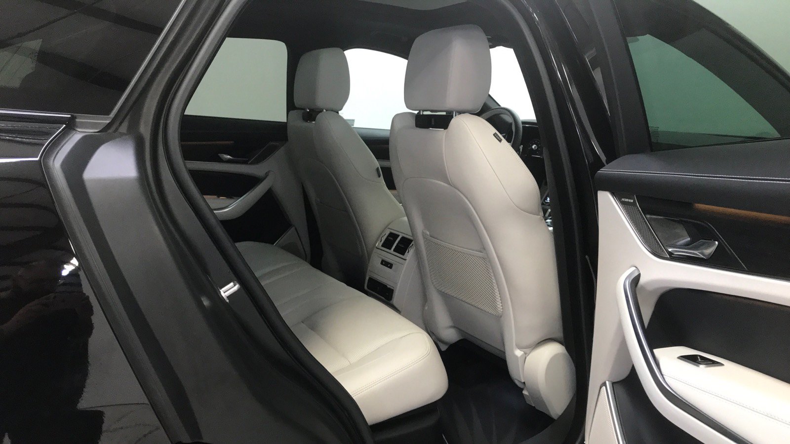Used 2024 Jaguar F-PACE R-Dynamic S AWD/4WD image 15