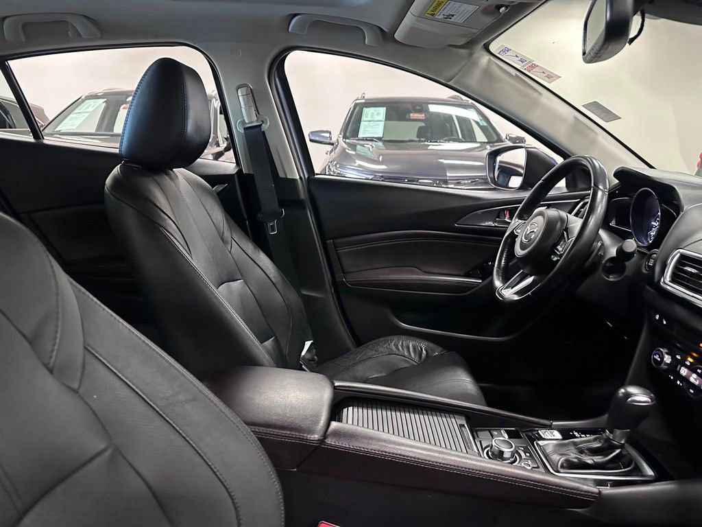 Used 2018 MAZDA MAZDA3 Grand Touring w/ Premium Equipment Package image 32