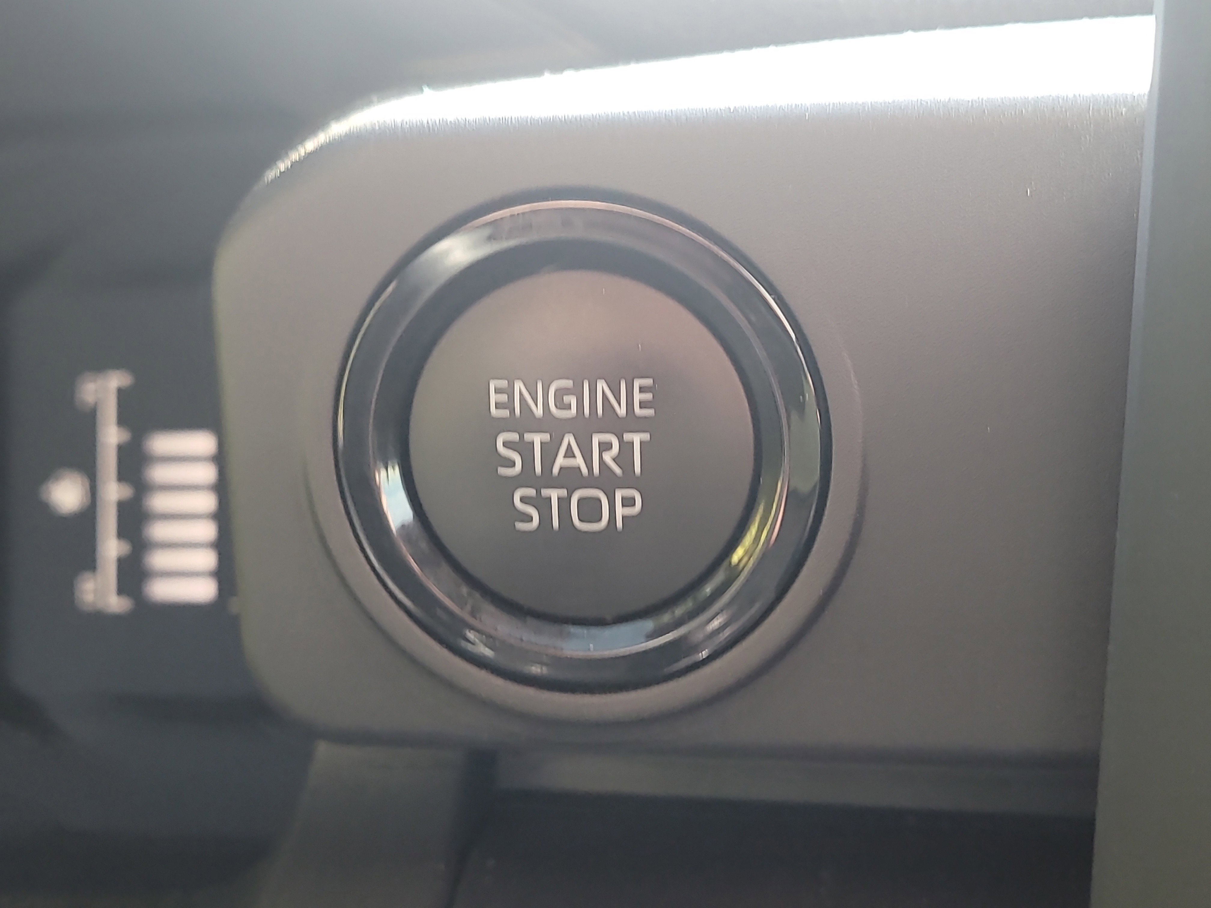 Certified 2025 Toyota Tacoma SR image 28