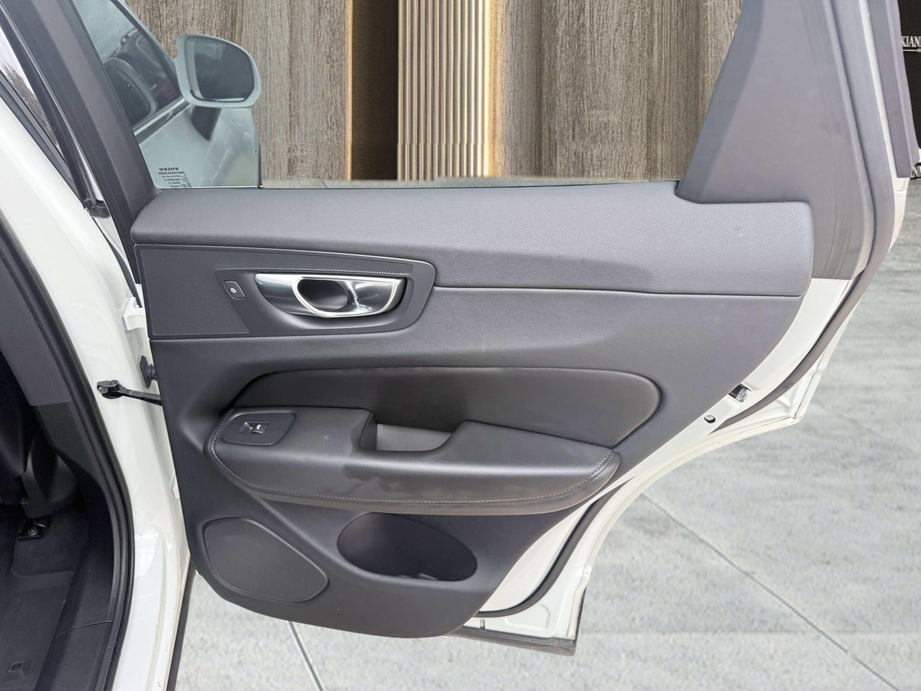 Used 2023 Volvo XC60 B5 Core image 39