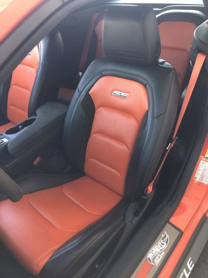 Used 2018 Chevrolet Camaro SS w/ Hot Wheels Edition image 25