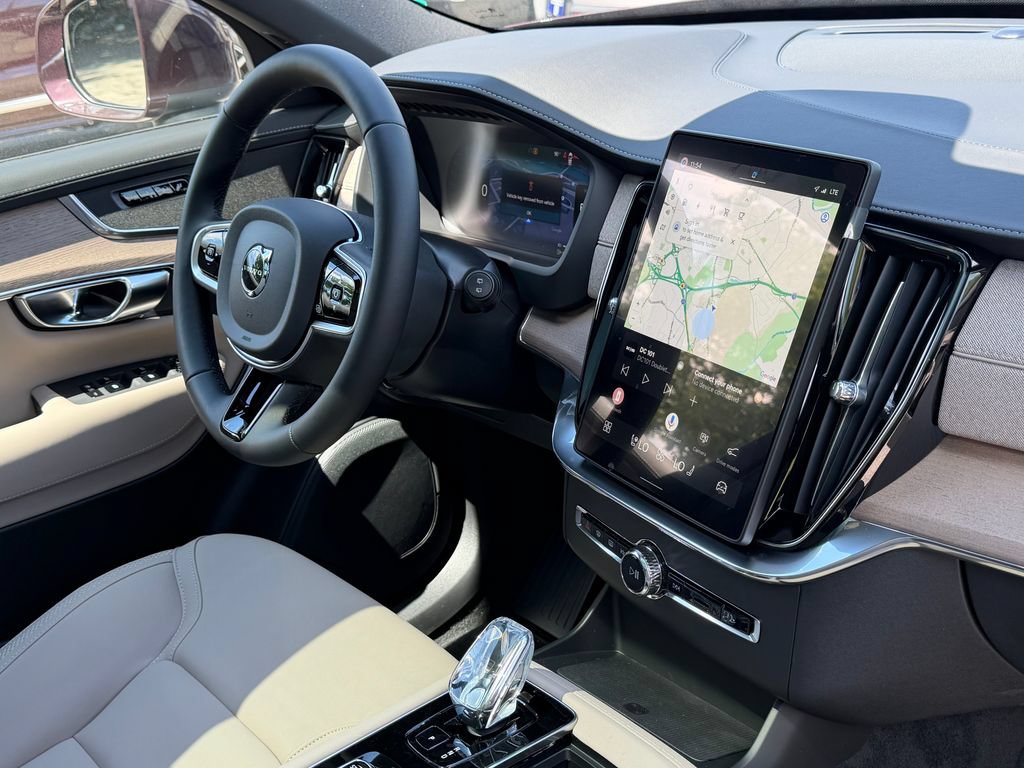 New 2026 Volvo XC90 T8 Plus AWD/4WD image 7
