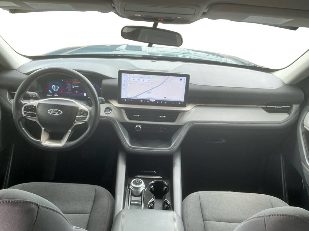 Used 2025 Ford Explorer Active RWD image 17