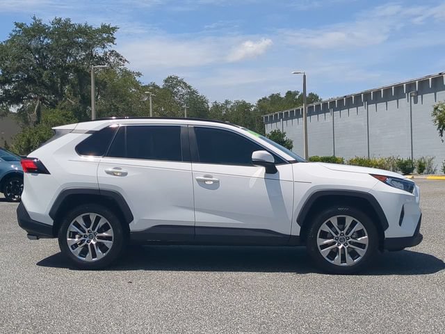 Used 2020 Toyota RAV4 XLE Premium FWD image 4