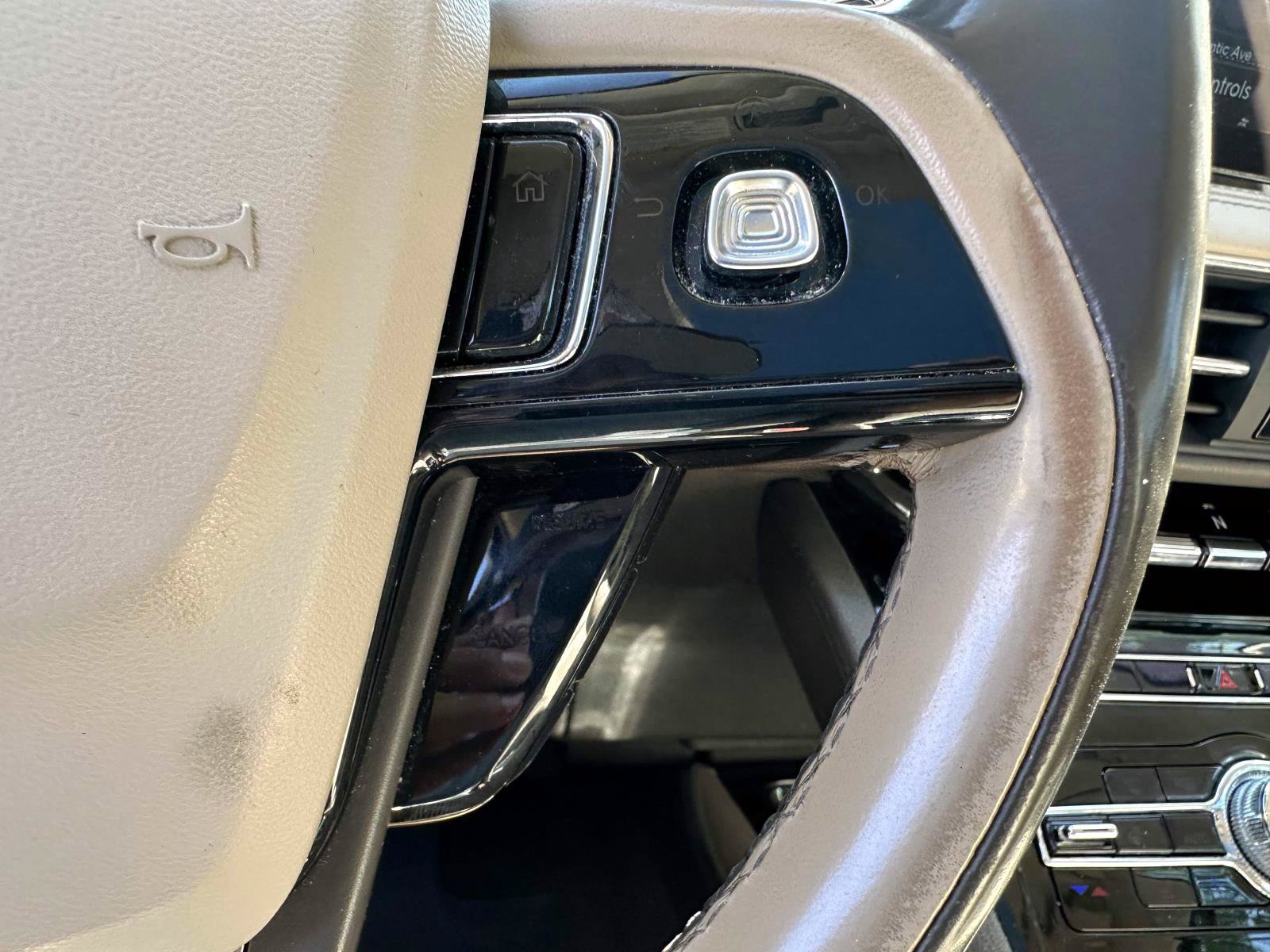 Used 2022 Lincoln Corsair AWD w/ Premium Package image 35