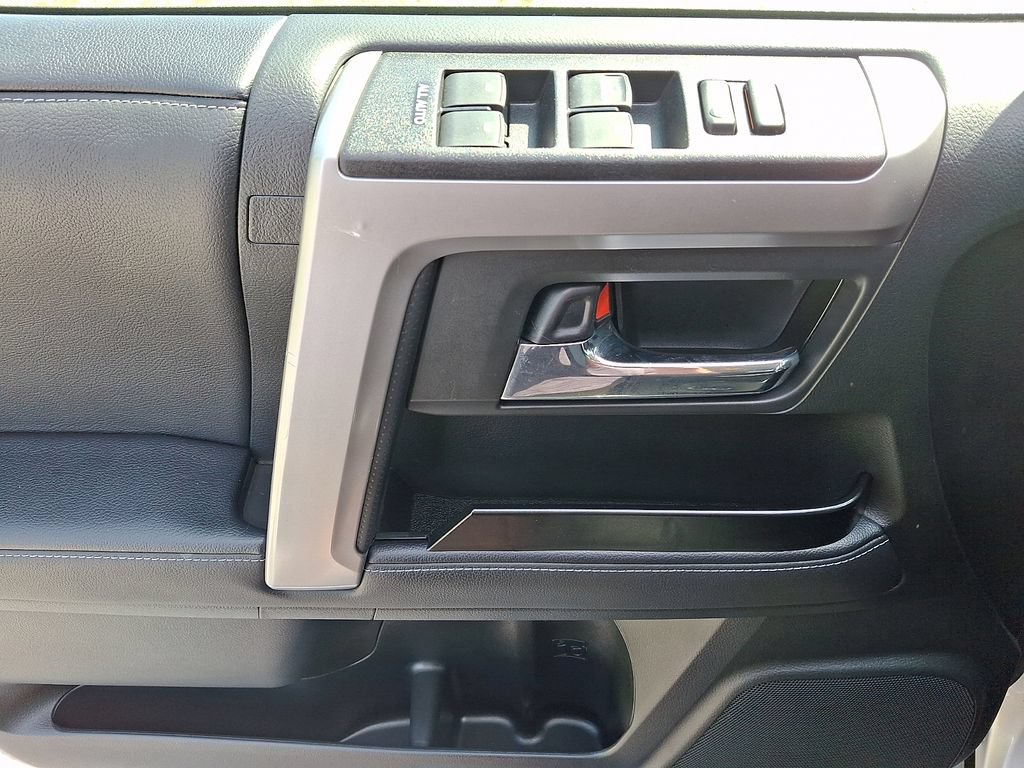 Used 2022 Toyota 4Runner SR5 AWD/4WD image 15