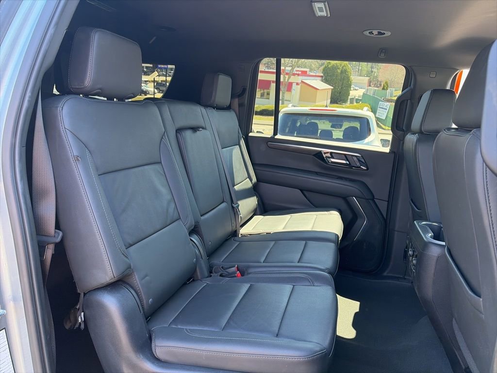 Used 2025 Chevrolet Suburban Z71 image 13