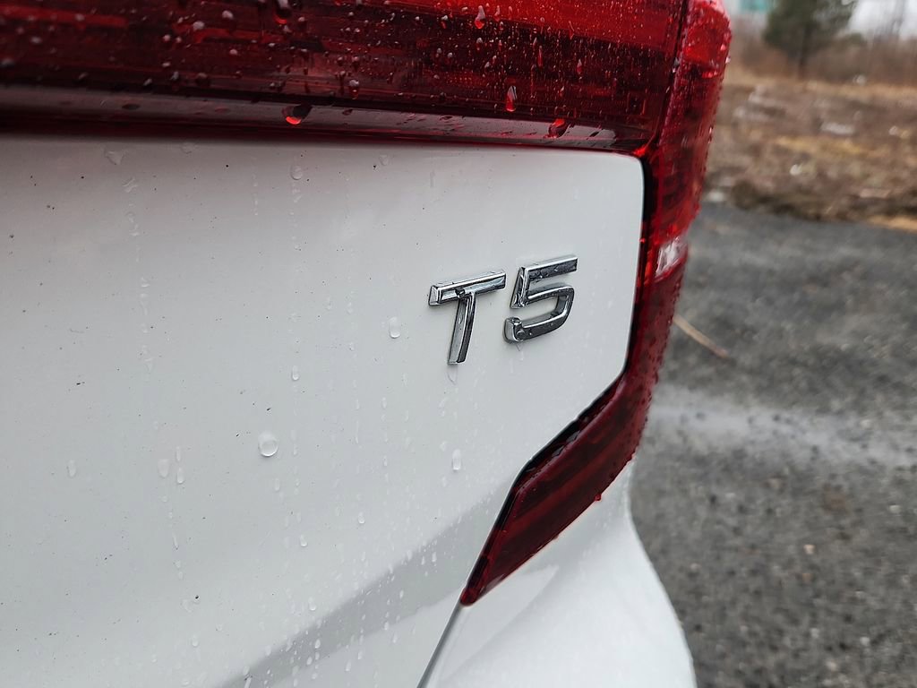 Used 2021 Volvo S60 T5 Momentum w/ Premium Package image 31
