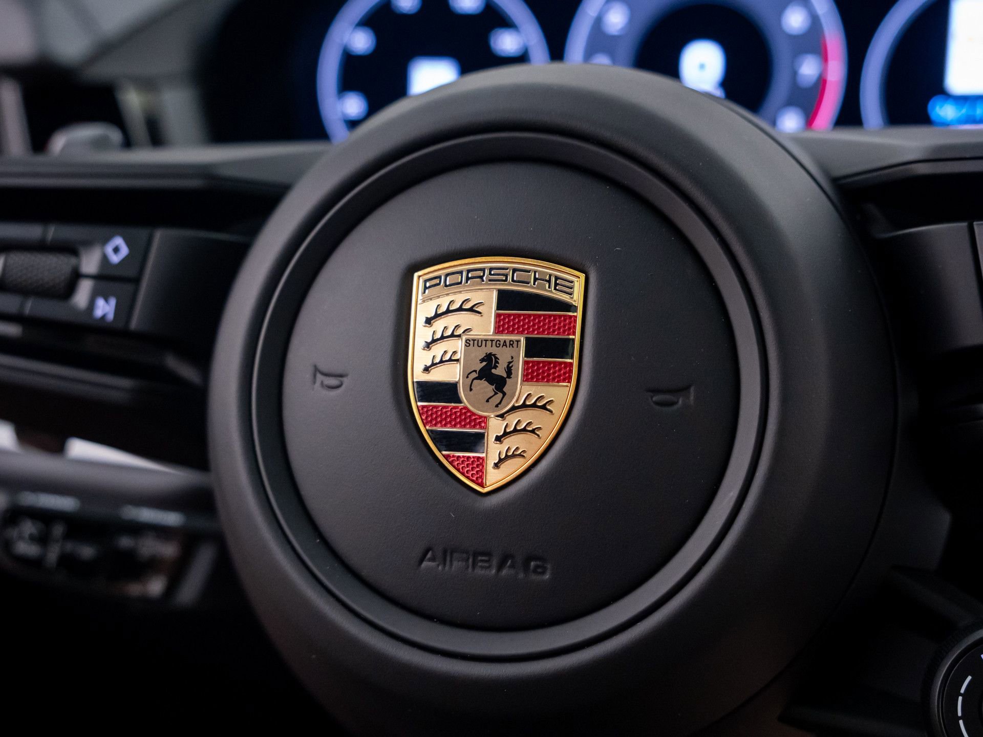 Certified 2025 Porsche Cayenne Coupe AWD/4WD image 32