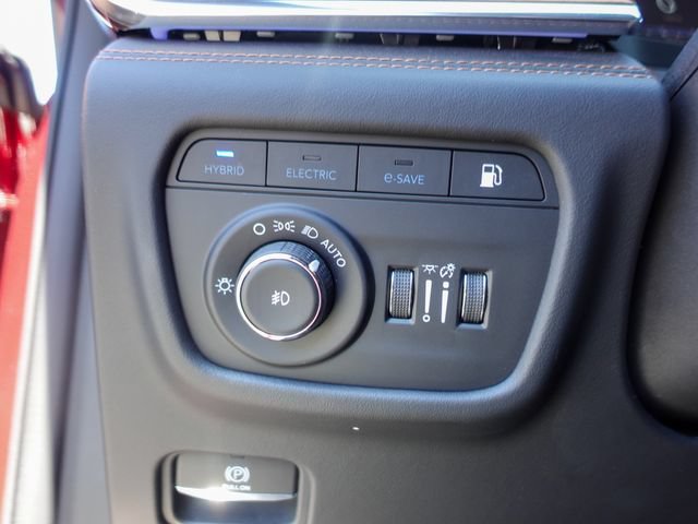 Used 2023 Jeep Grand Cherokee Summit AWD/4WD image 16