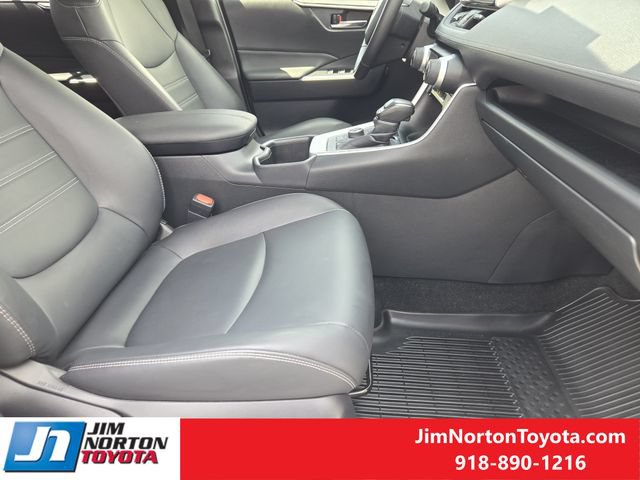 Used 2025 Toyota RAV4 XLE Premium AWD/4WD image 16