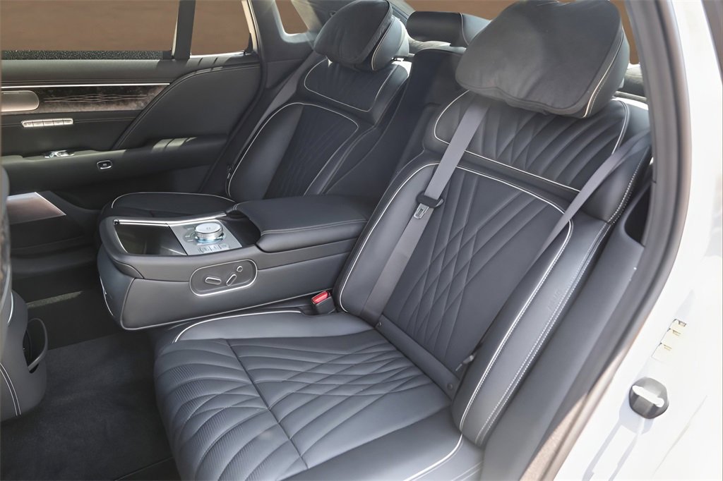 Used 2025 Genesis G90 3.5T image 27