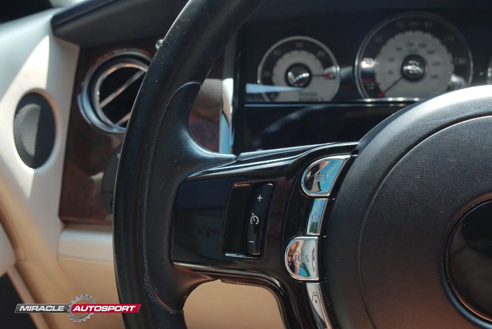 Used 2015 Rolls-Royce Wraith image 32