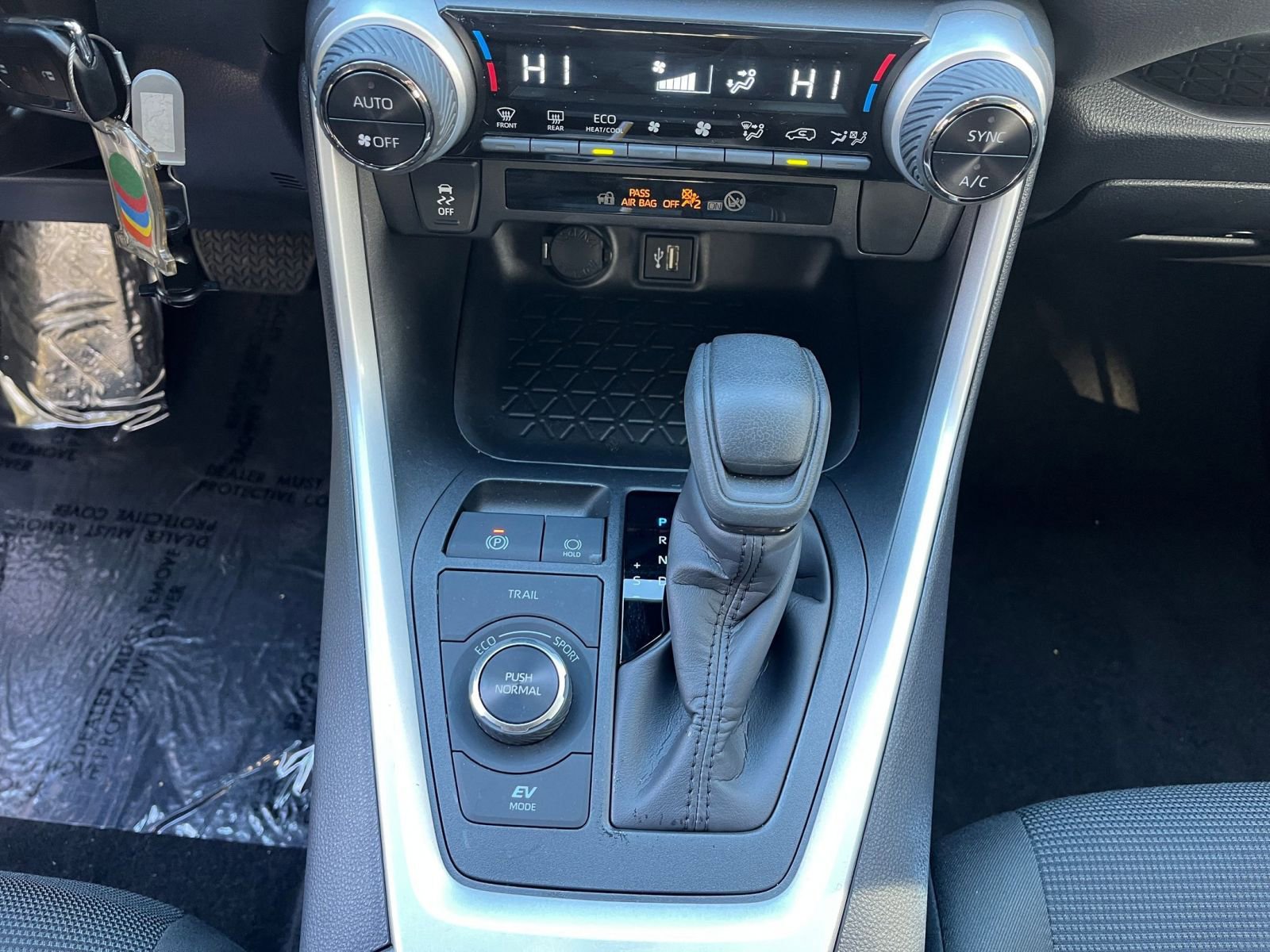 Used 2025 Toyota RAV4 LE image 40