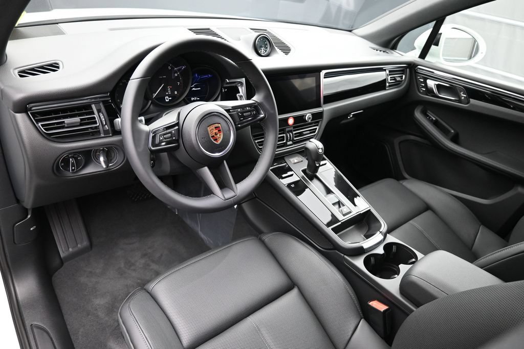New 2026 Porsche Macan AWD/4WD image 4