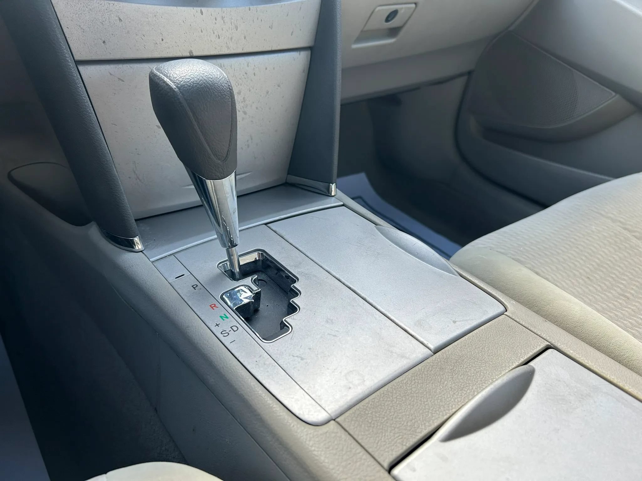 Used 2010 Toyota Camry LE FWD image 23