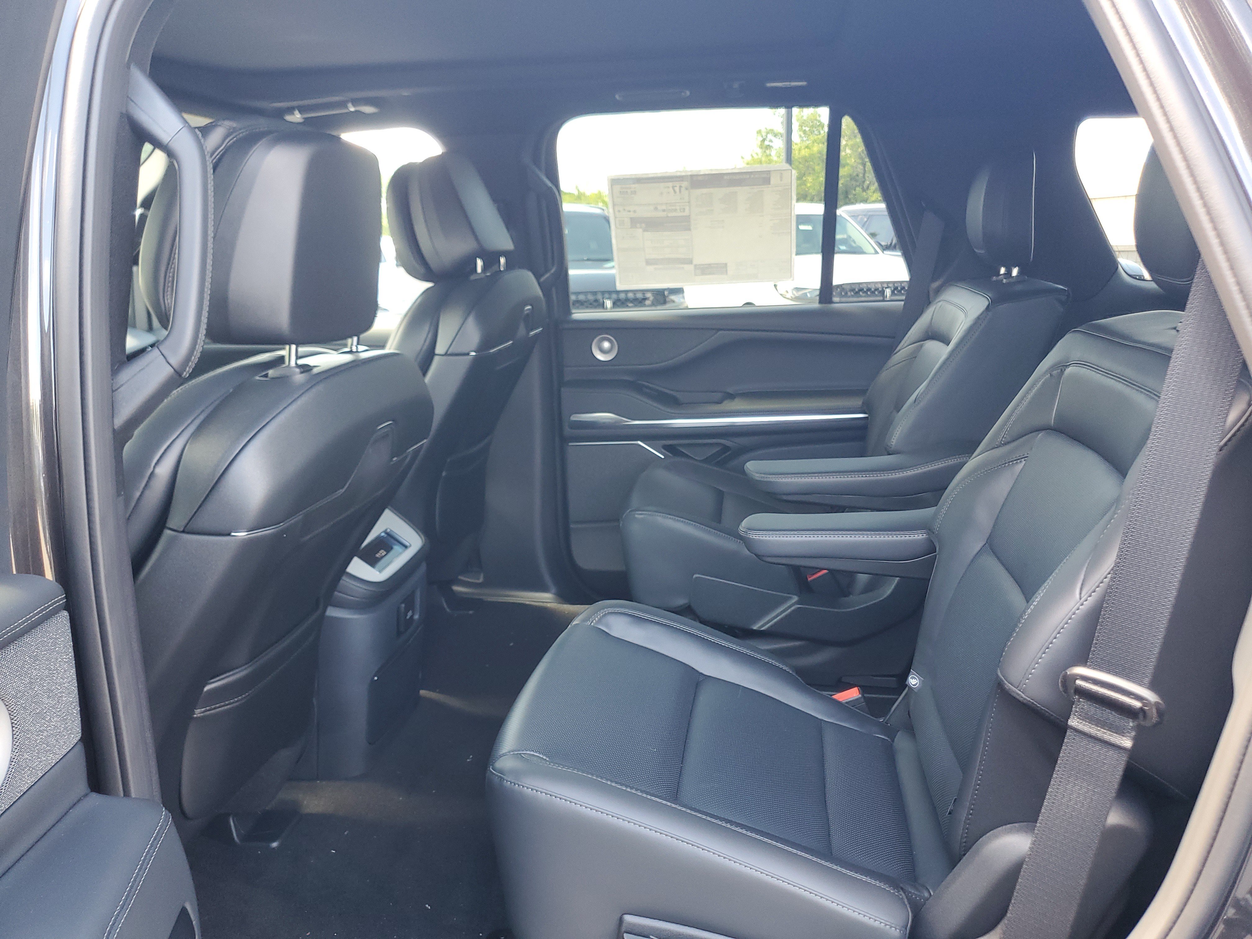 New 2026 Lincoln Navigator Reserve w/ Jet Appearance Package AWD/4WD image 27