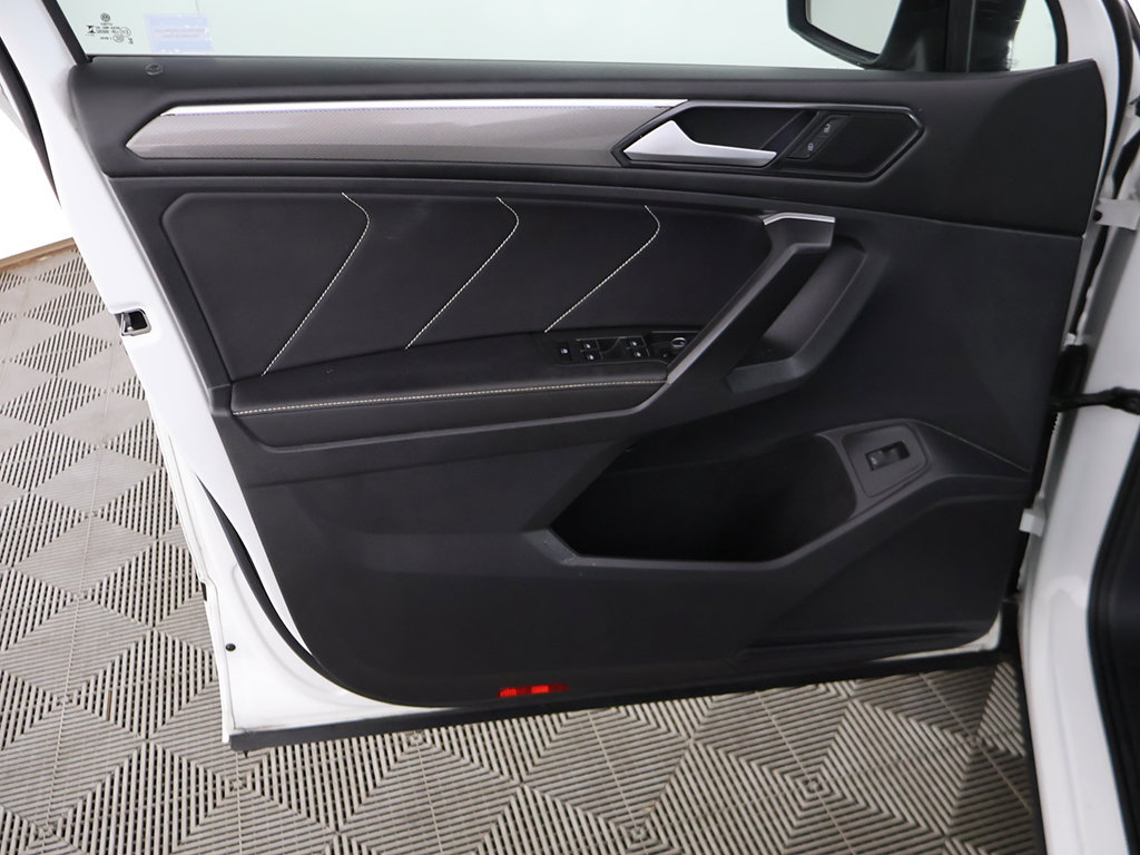 Used 2024 Volkswagen Tiguan SE R-Line FWD image 23