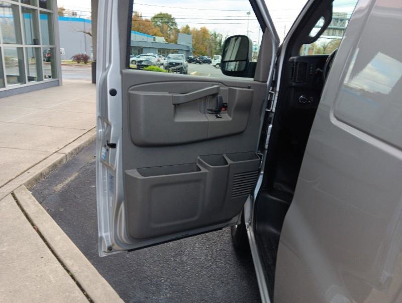 Used 2020 Chevrolet Express 3500 w/ Driver Convenience Package image 15
