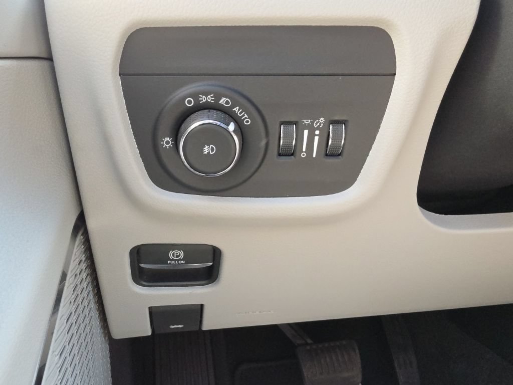 Used 2022 Jeep Grand Cherokee Summit w/ Adv Protech Group IV AWD/4WD image 33
