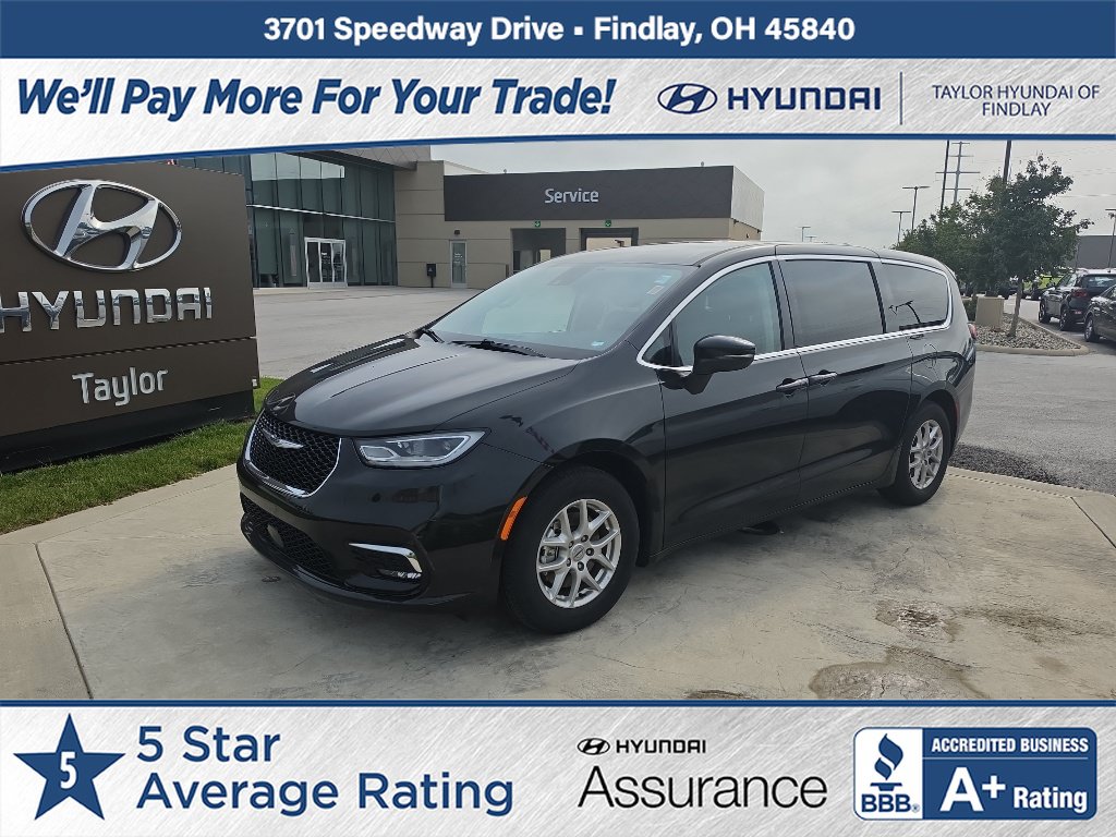 Used 2023 Chrysler Pacifica Touring-L