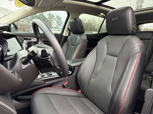 Used 2023 Buick Envision Essence w/ Sport Touring Package image 7