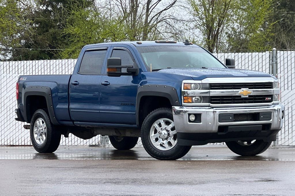 Used 2015 Chevrolet Silverado 3500 LT w/ LT Convenience Package AWD/4WD image 2