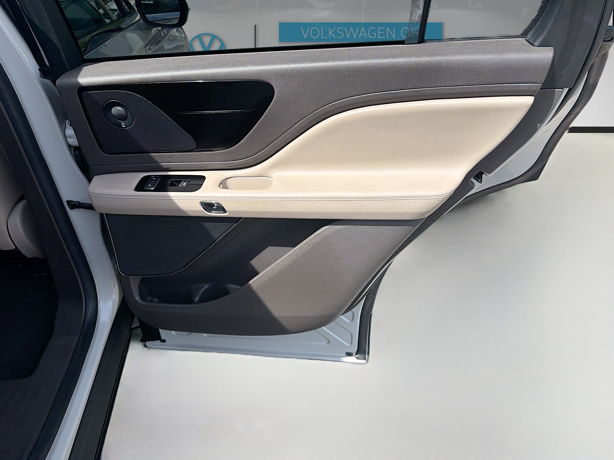 Used 2022 Lincoln Aviator Reserve image 32