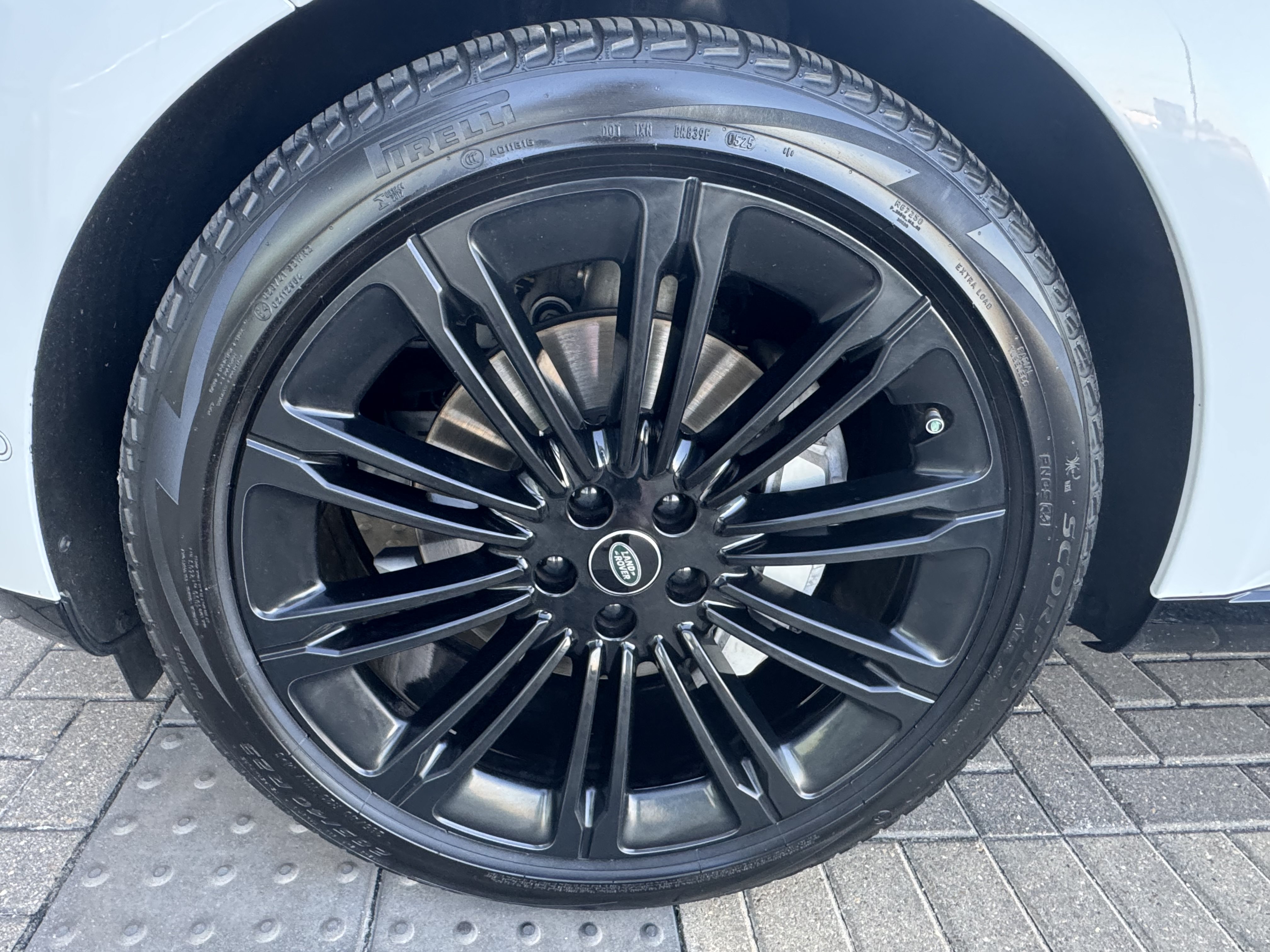 Used 2022 Land Rover Range Rover SE AWD/4WD image 9