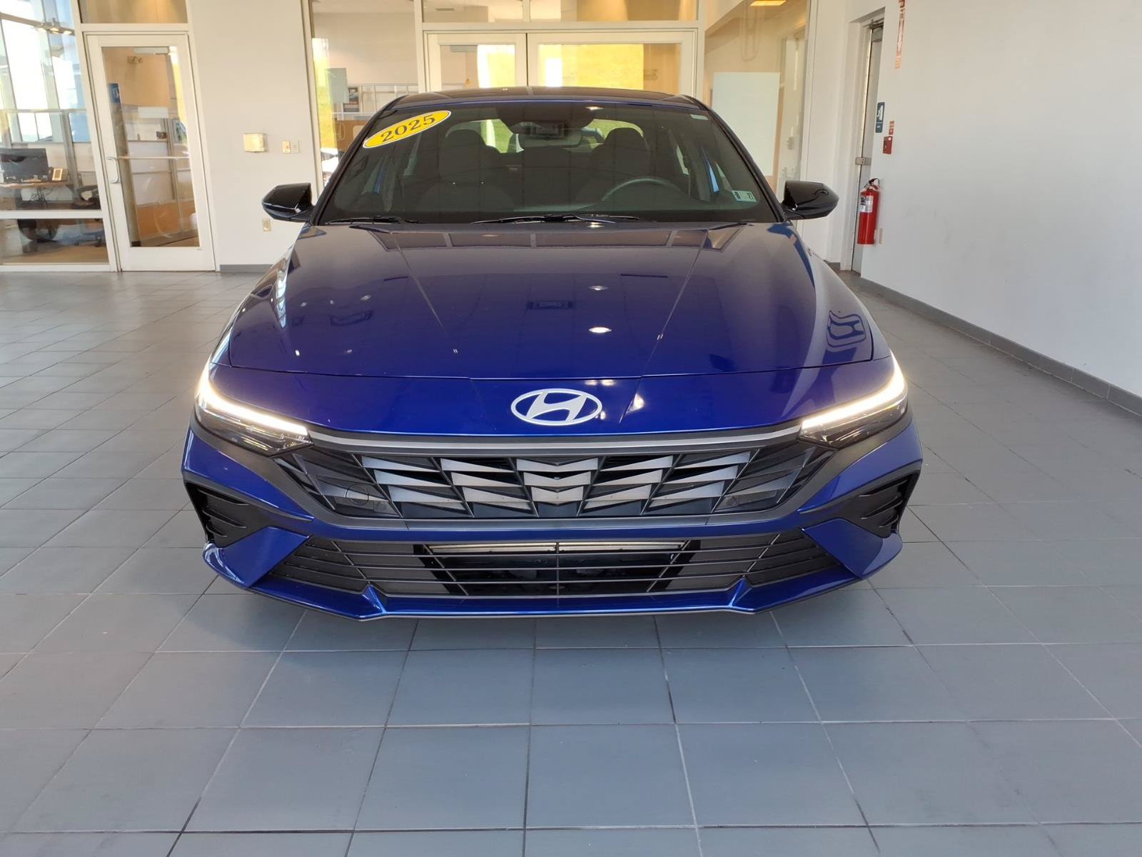 Certified 2025 Hyundai Elantra Sport FWD image 2