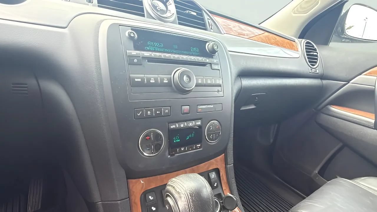 Used 2011 Buick Enclave CXL AWD/4WD image 18