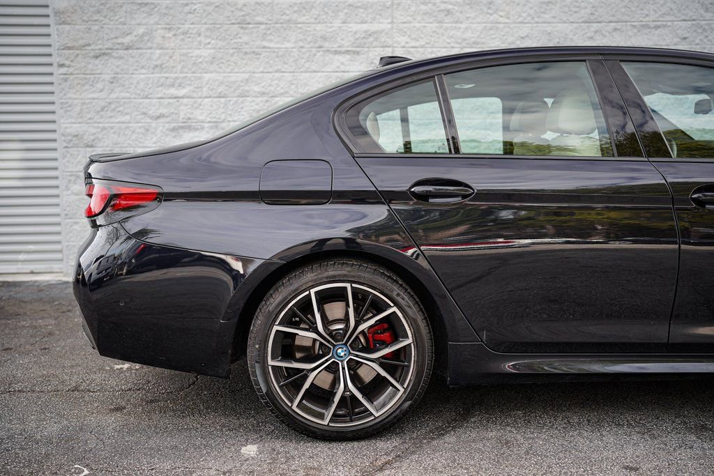 Used 2023 BMW 530e w/ M Sport Package image 16