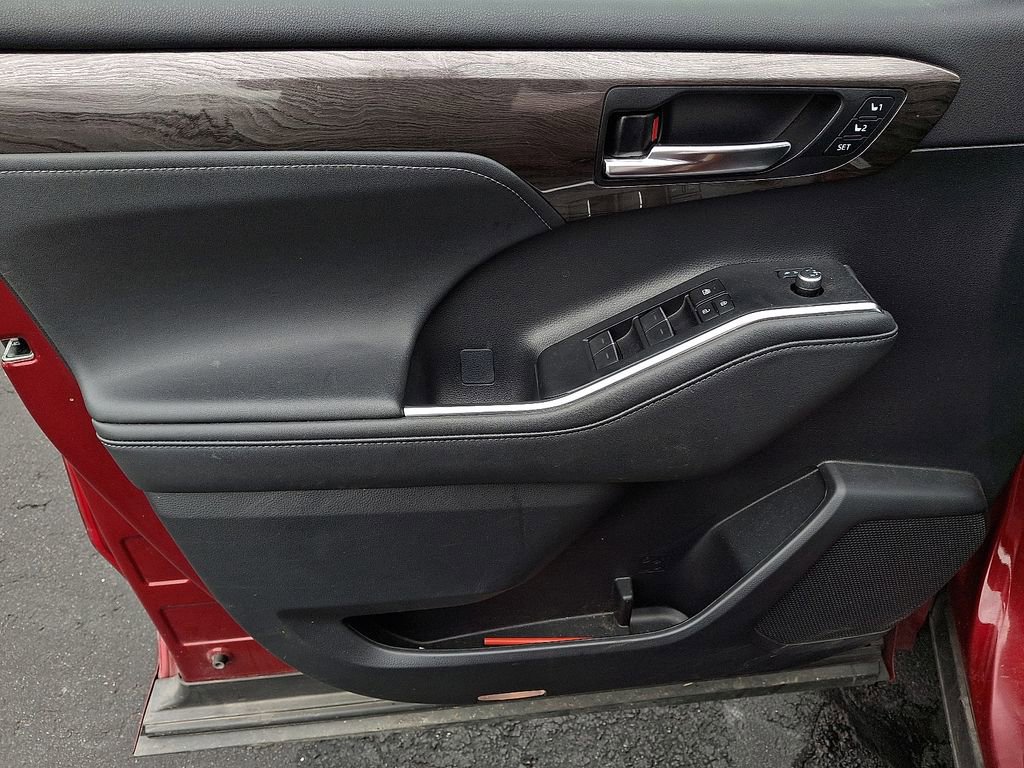 Used 2023 Toyota Highlander Limited image 10