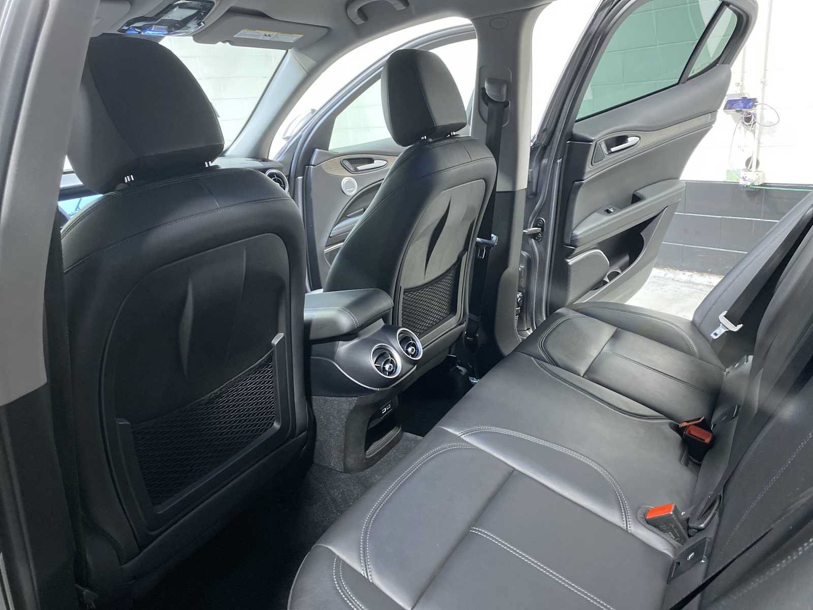 Used 2019 Alfa Romeo Stelvio Ti AWD/4WD image 12