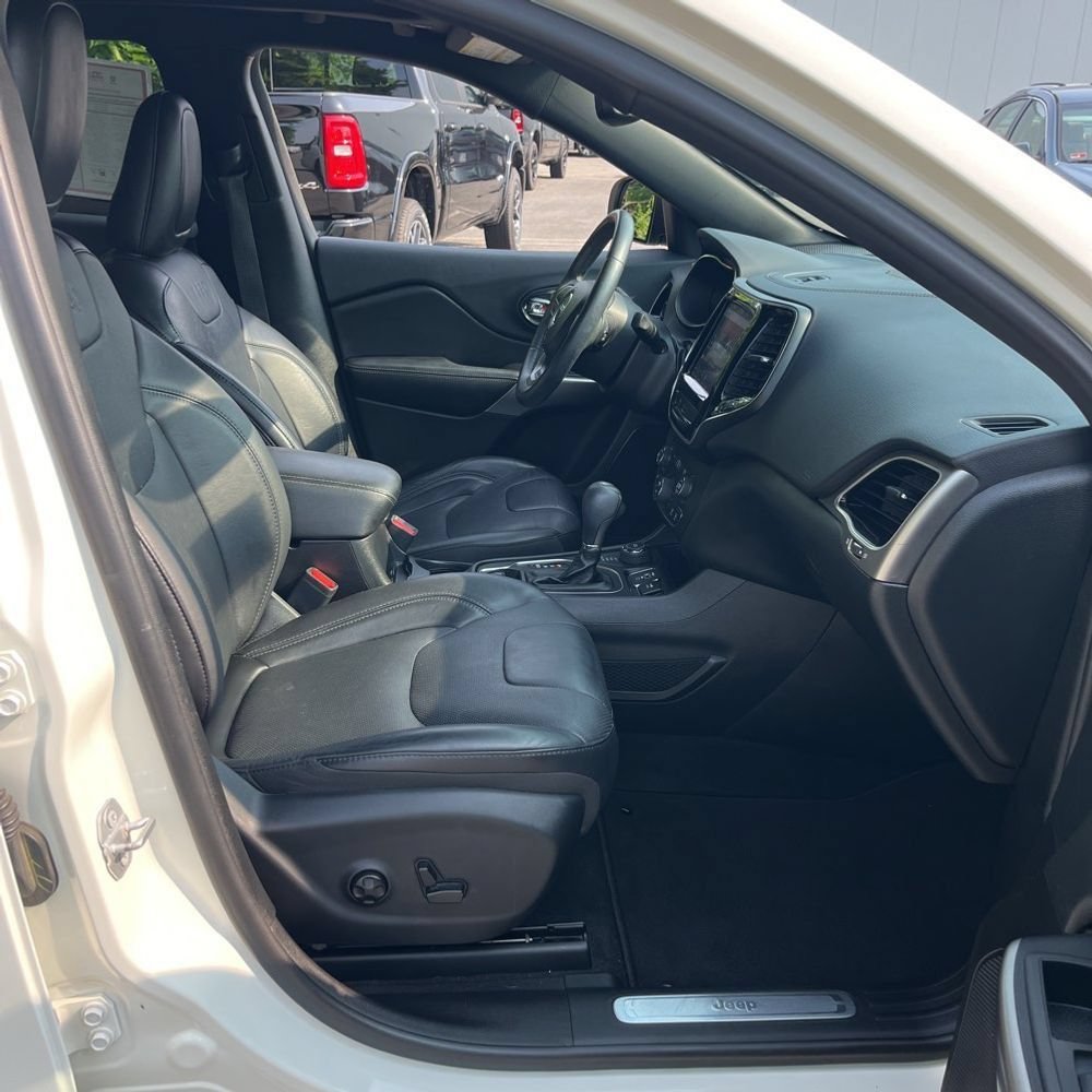 Used 2019 Jeep Cherokee High Altitude AWD/4WD image 6