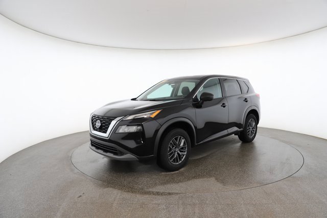 Used 2023 Nissan Rogue S image 2