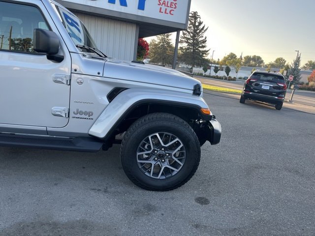 Used 2024 Jeep Wrangler Sahara image 13