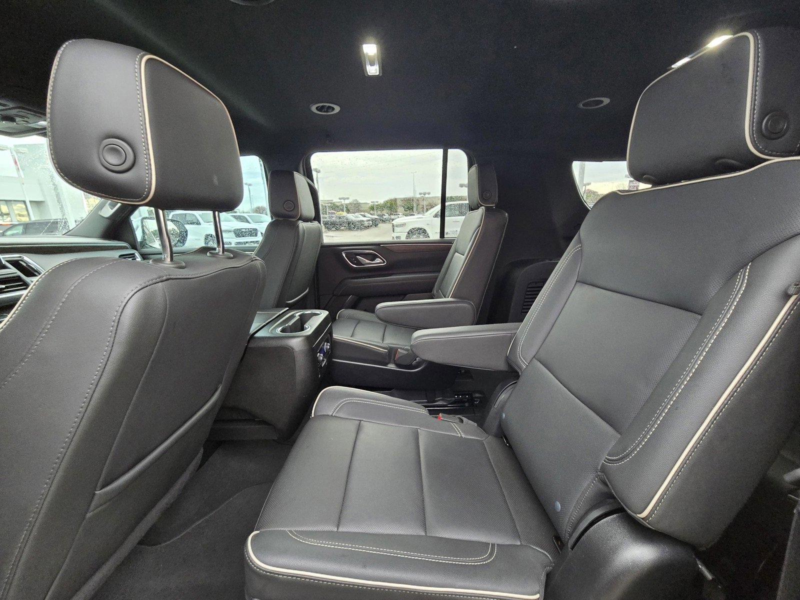 Used 2024 Chevrolet Suburban Premier image 10