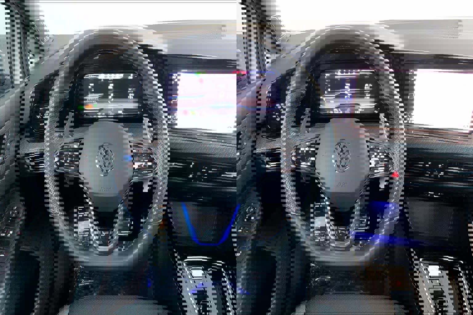 Used 2024 Volkswagen Golf R image 5