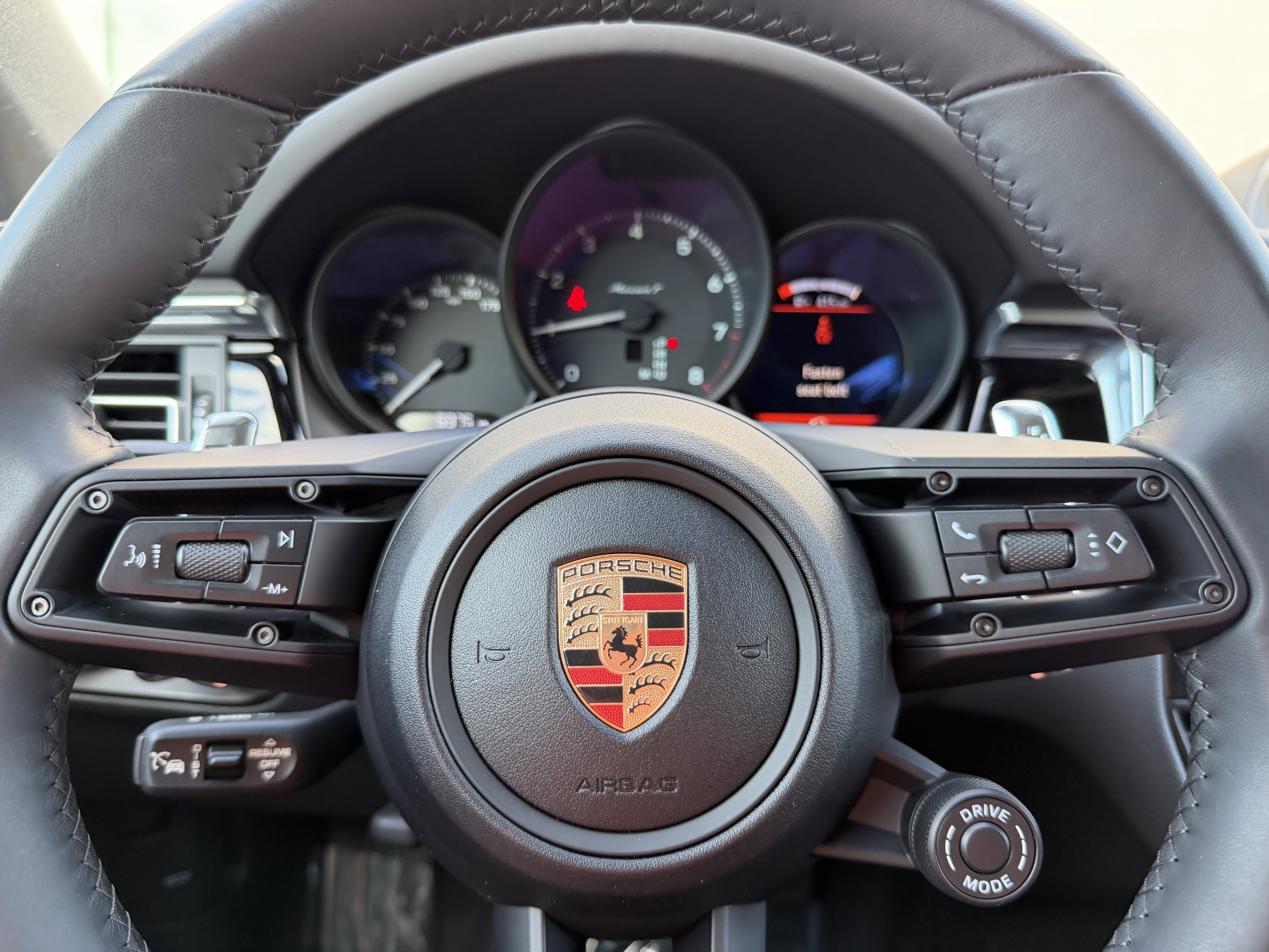 Certified 2025 Porsche Macan Turbo image 35