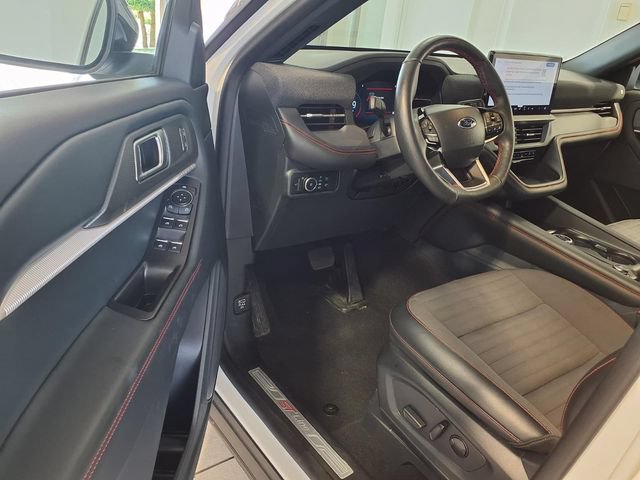 Used 2025 Ford Explorer ST-Line AWD/4WD image 7
