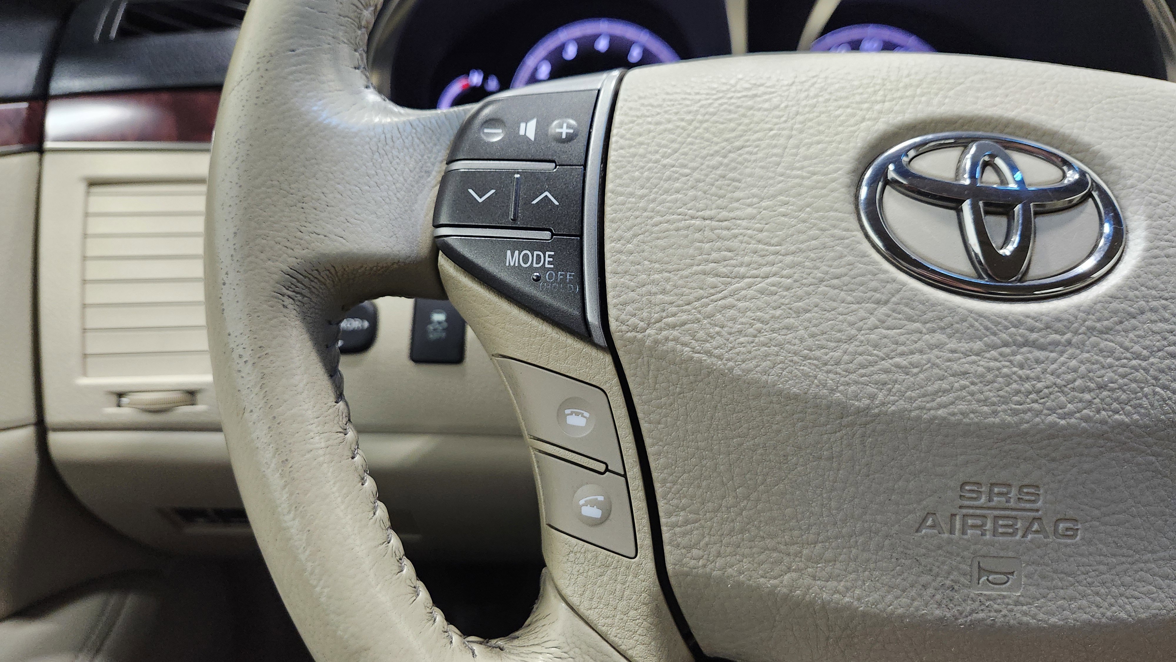 Used 2011 Toyota Avalon image 32