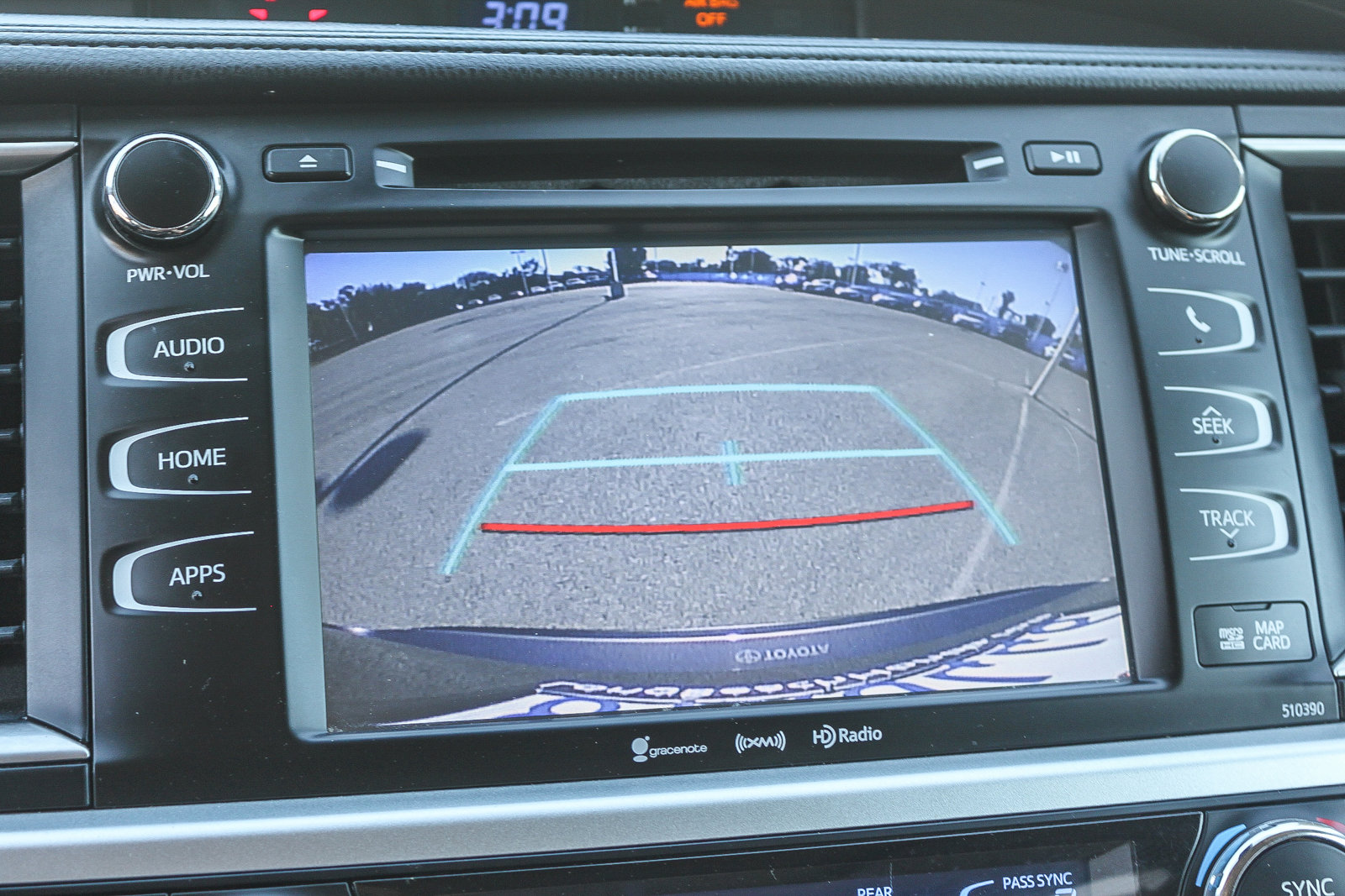 Used 2019 Toyota Highlander SE image 26