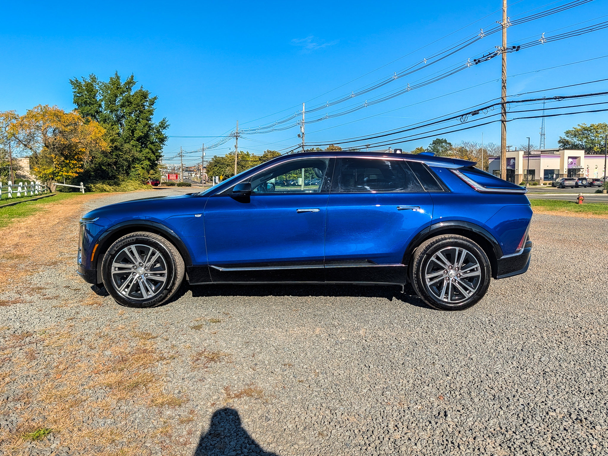 Used 2024 Cadillac Lyriq Luxury AWD/4WD image 9