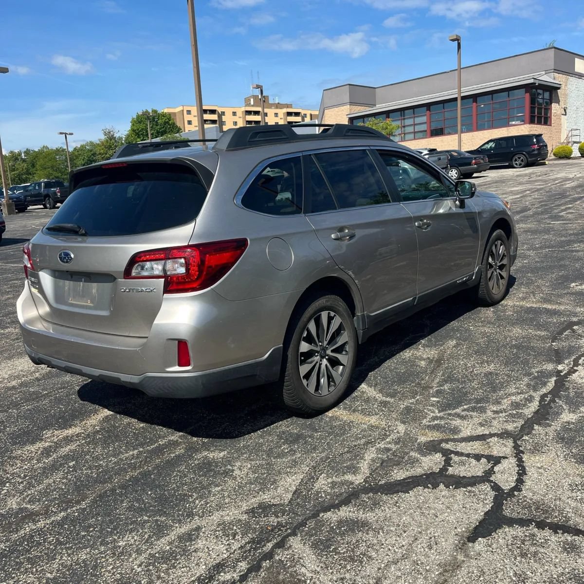 Used 2015 Subaru Outback 2.5i Limited AWD/4WD image 7