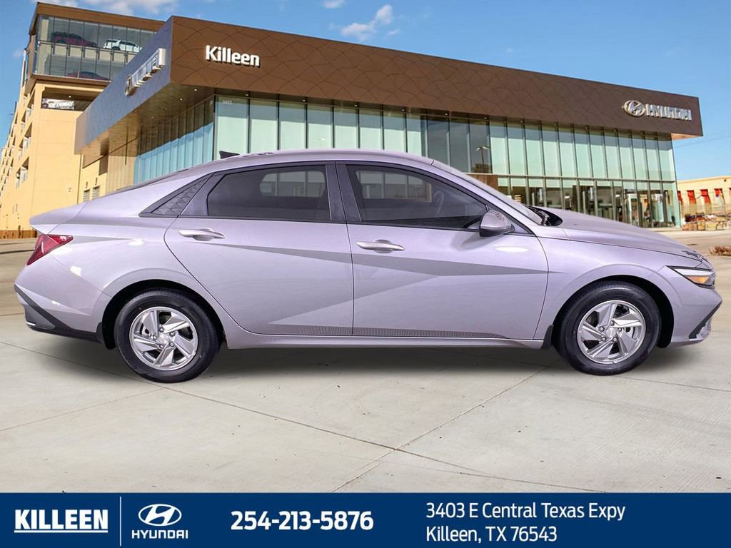 Used 2025 Hyundai Elantra SE FWD image 10
