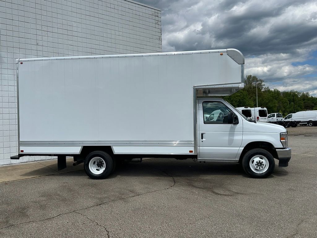 New 2027 Ford E-450 and Econoline 450 Super Duty w/ Power Equipment Group RWD image 4